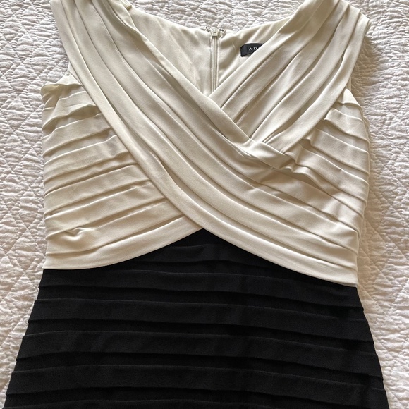 Pleaded dress. - Picture 5 of 6